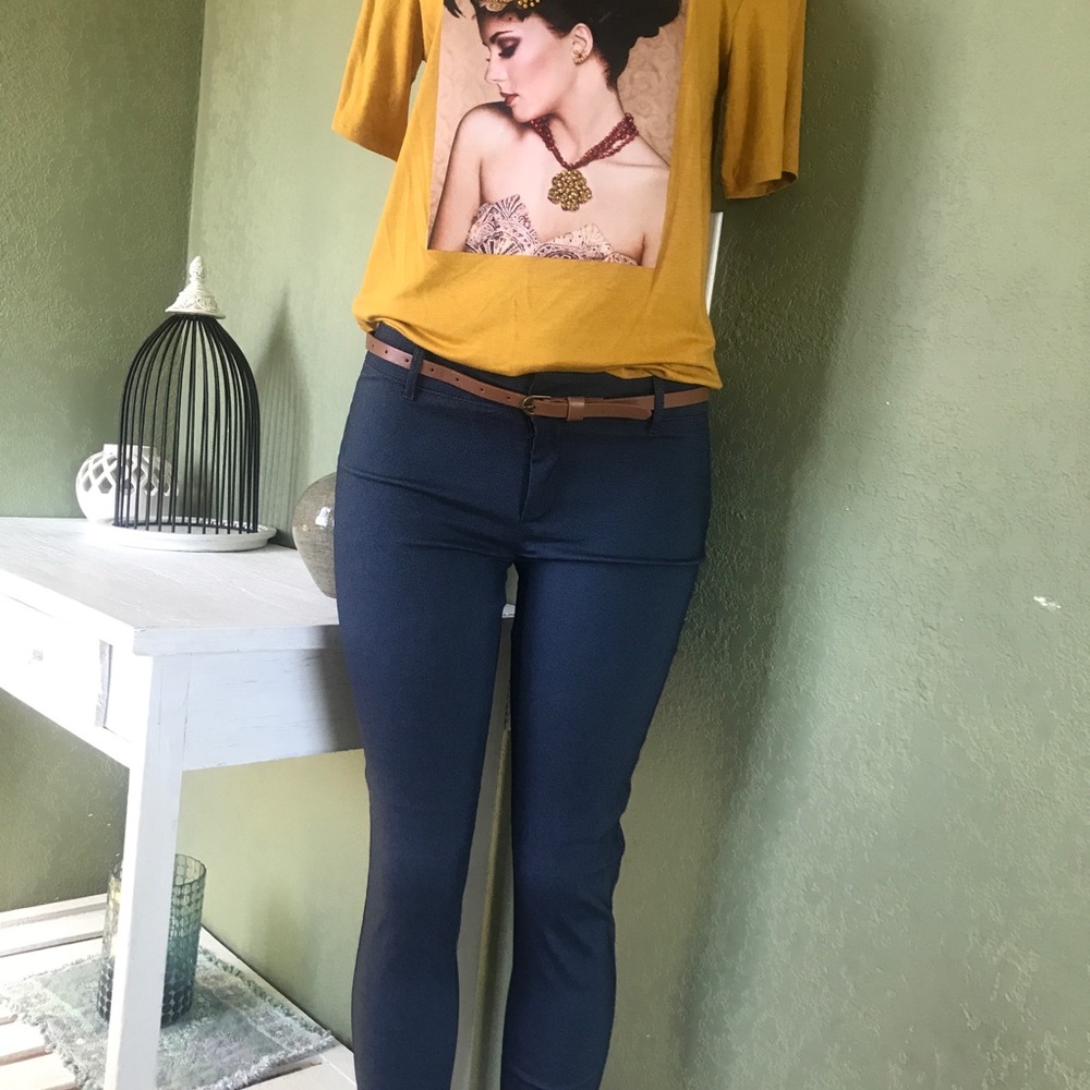 Beautiful Rhinestone Top* - Picture 5 of 8